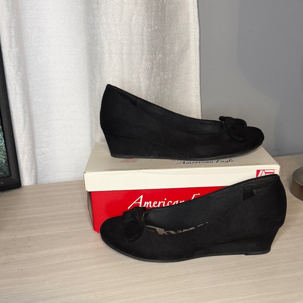 Girls American Eagle Black Wedge Shoes with Bow